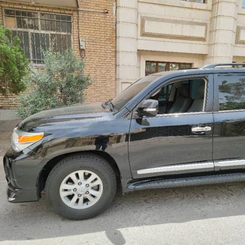 تویوتا مدل لندکروزر  کارکرده