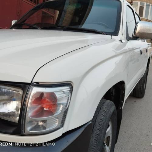 تویوتا مدل هایلوکس دو کابین بلند دنده ای سال 2001  کارکرده