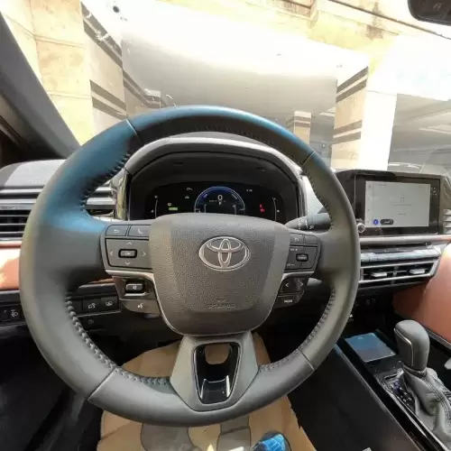 تویوتا مدل کمری XLE سال 2025  صفر