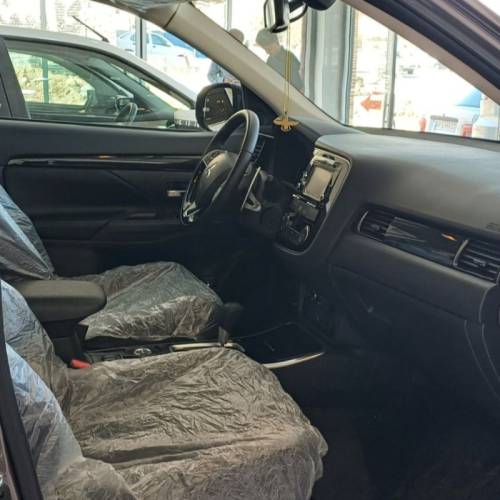 میتسوبیشی مدل اوتلندر دو دیفرانسیل تیپ 5 سال 2017  کارکرده