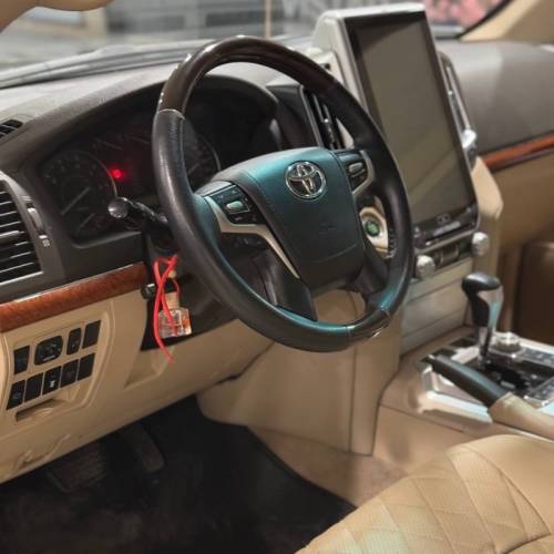 تویوتا مدل لندکروز چهار در سال 2011  کارکرده