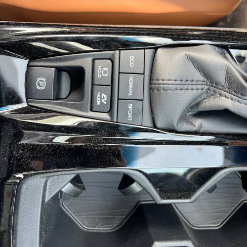 تویوتا مدل کمری XLE سال 2025  کارکرده