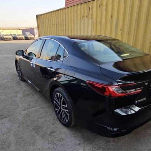 تویوتا مدل کمری هیبرید 2.5 لیتر پریمیوم ادیشن سال 2025  صفر