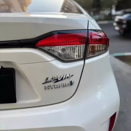 تویوتا مدل لوین هیبرید 1.8 لیتر ساده سال 2024  صفر