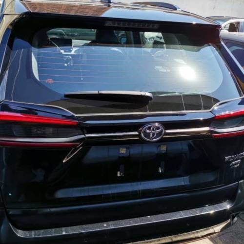 تویوتا مدل وایلندر 2.0 لیتر دو دیفرانسیل سال 2025  صفر