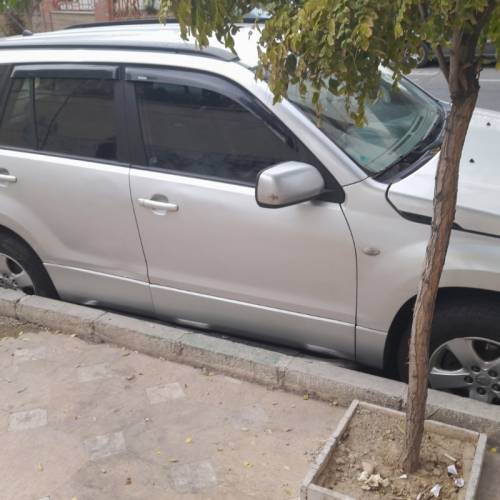 سوزوکی مدل ویتارا گرند 2.0 لیتر دنده ای سال 1385  کارکرده
