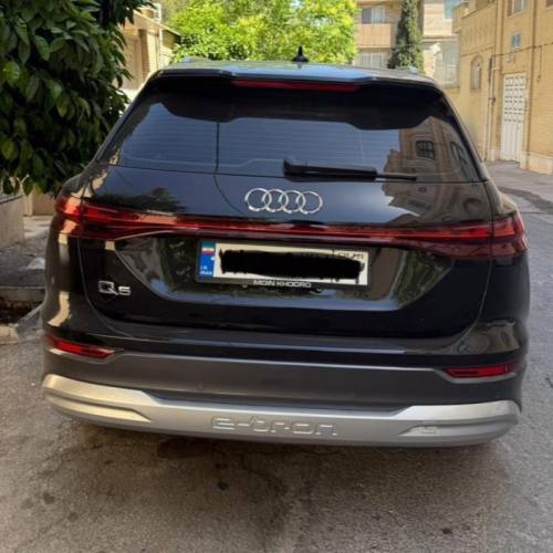 آئودی مدل Q5 e-tron 40 سال 2024  کارکرده