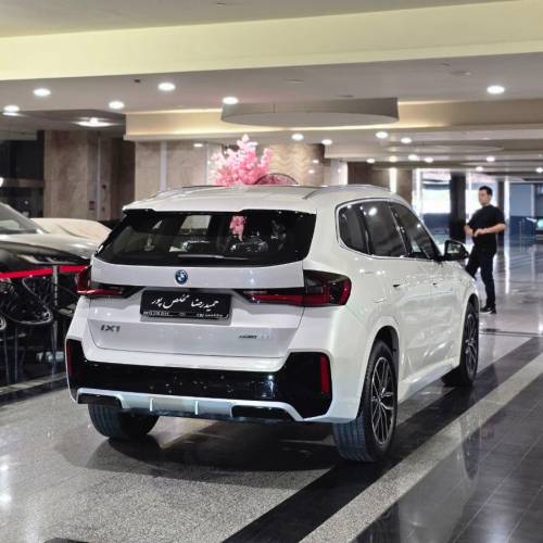 بی ام و ix1 مدل 2025