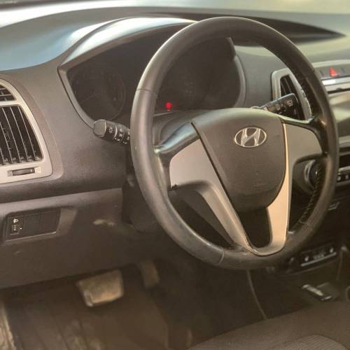 هیوندای i20 2015