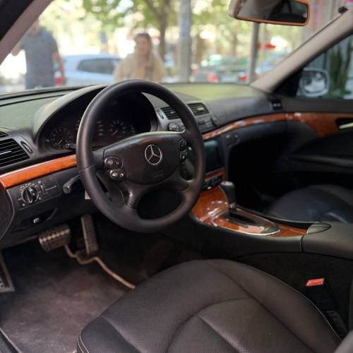 بنز E200 مدل 2010