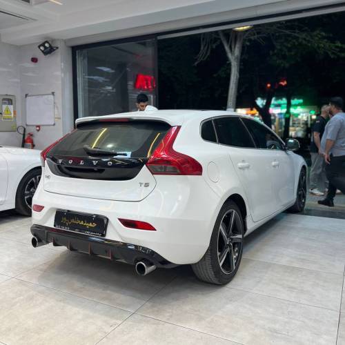 ولوو V40 مدل ۲۰۱۴
