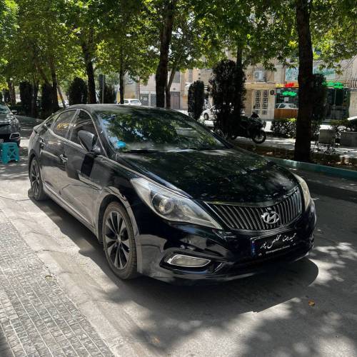 آزرا گرنجور مدل ۲۰۱۳