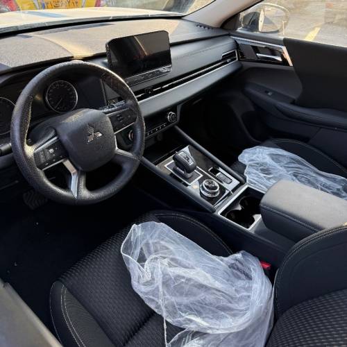 میتسوبیشی مدل اوتلندر تک دیفرانسیل M لاین سال 2023  کارکرده