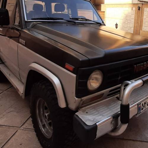 نیسان مدل پاترول دو در سال 1380  کارکرده