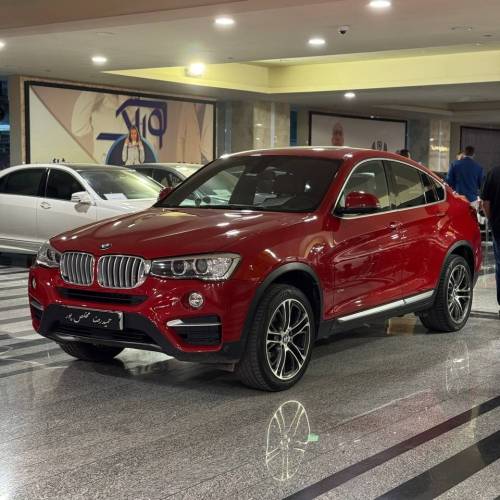 بی ام و قرمز مدل ۲۰۱۵