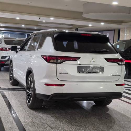 میتسوبیشی اوتلندر مدل 2023