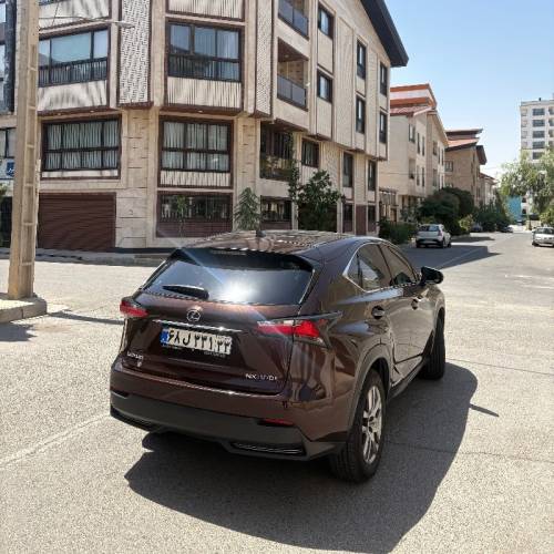 لکسوس مدل NX300  کارکرده